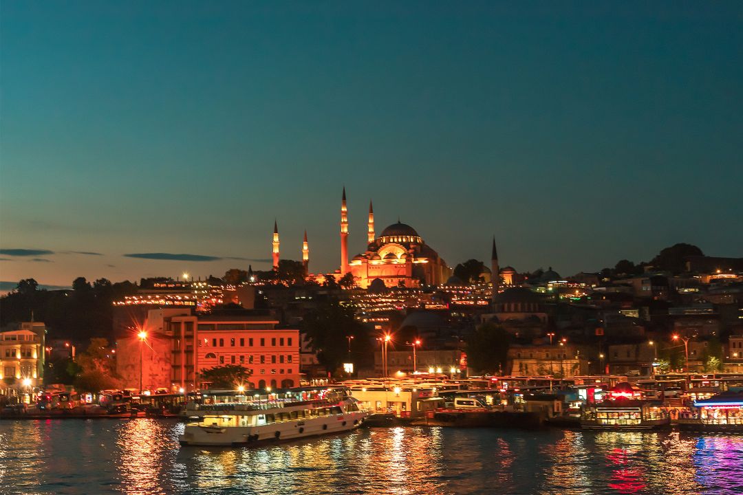 night-view-on-the-suleymaniye-mosque-and-eminonu-2024-12-07-05-08-43-utc